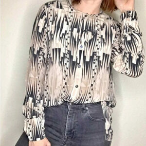 10 Crosby DEREK LAM Tan and Black Graphic Print 💯 SILK Button Down Shirt…